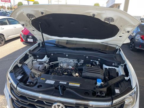 Used 2025 Volkswagen Atlas Cross Sport SE image 32