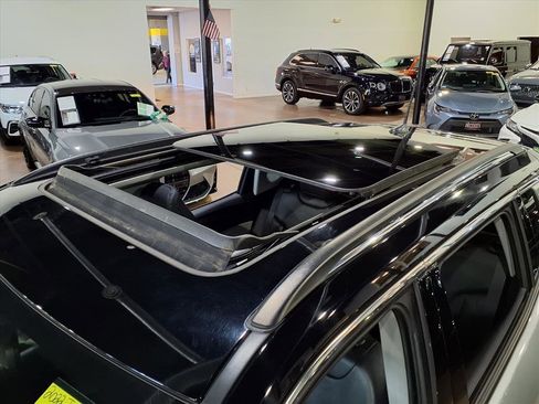 Used 2022 Jeep Compass Limited w/ Sun and Sound Group image 7