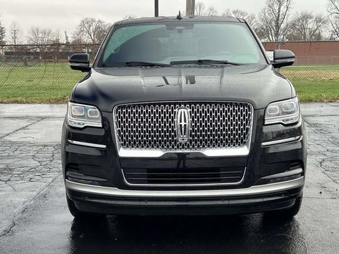 Used 2024 Lincoln Navigator Premiere image 8