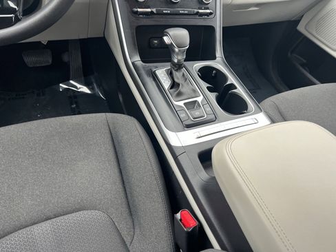 Used 2023 Kia Carnival LX image 21