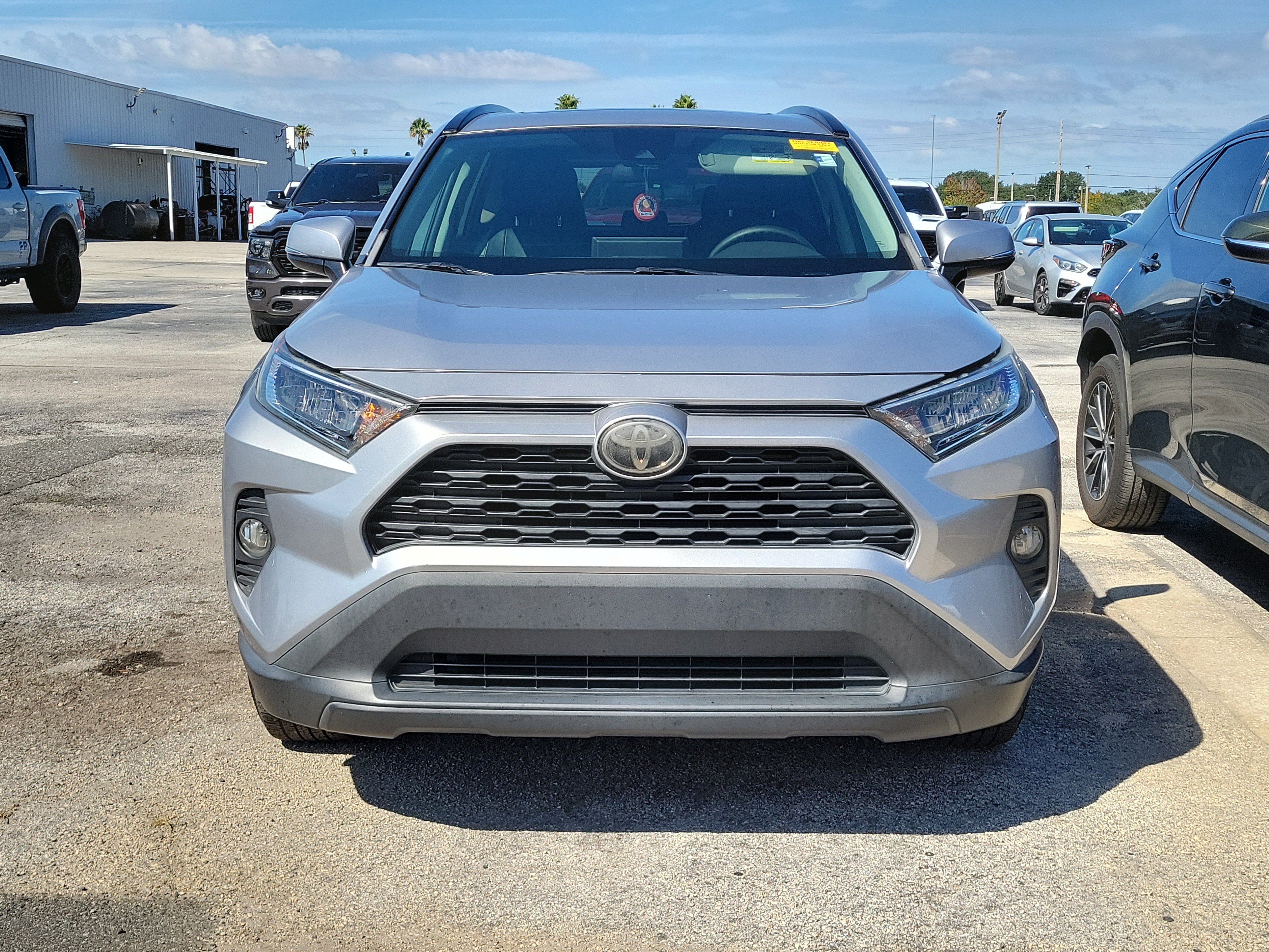 Used 2021 Toyota RAV4 XLE w/ Convenience Package FWD image 2