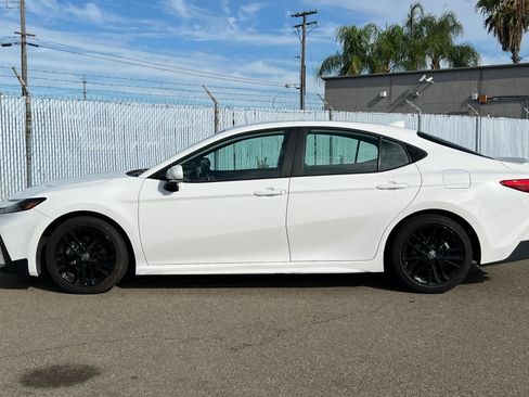 Used 2025 Toyota Camry SE FWD image 2