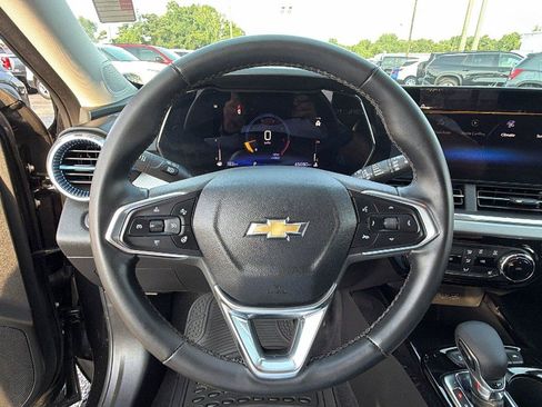 Used 2024 Chevrolet Trax LT w/ Driver Confidence Package FWD image 24