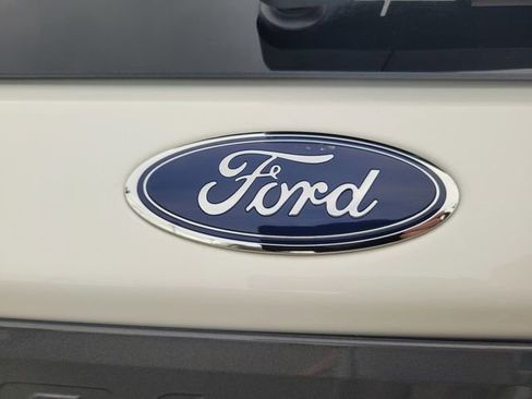 Certified 2022 Ford Explorer XLT w/ Equipment Group 202A image 7