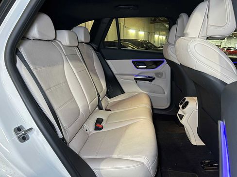 Used 2025 Mercedes-Benz GLC 300 4MATIC image 14