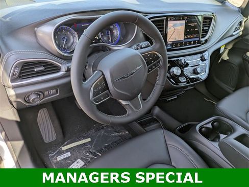 New 2026 Chrysler Pacifica Select image 10