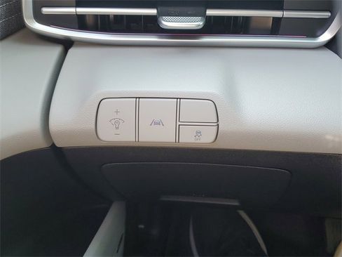 Used 2023 Hyundai Elantra Limited image 23