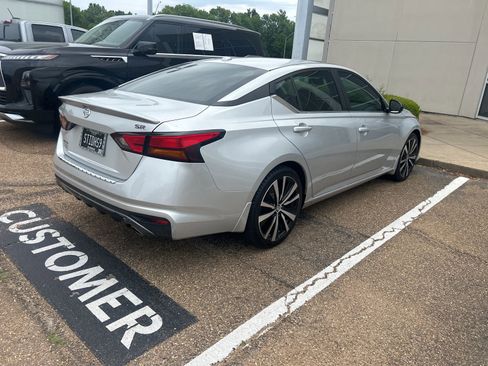 Used 2019 Nissan Altima 2.5 SR w/ SR Premium Package FWD image 9