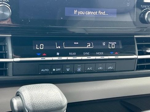 Used 2023 Toyota Sienna LE FWD image 43