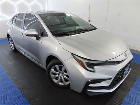 Used 2024 Toyota Corolla SE FWD image 5