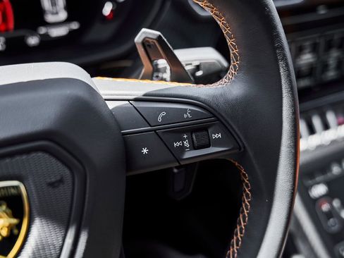 Used 2023 Lamborghini Urus Performante AWD/4WD image 71