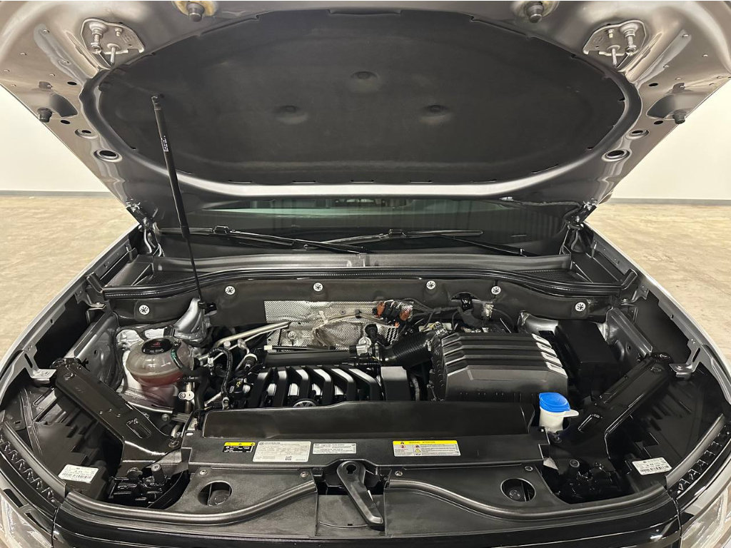Used 2023 Volkswagen Atlas SEL R-Line AWD/4WD image 4
