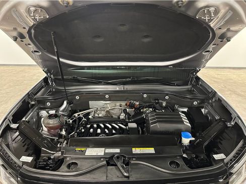 Used 2023 Volkswagen Atlas SEL R-Line AWD/4WD image 4