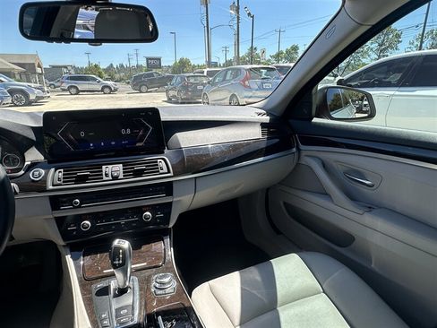 Used 2011 BMW 550i xDrive Sedan AWD/4WD image 48