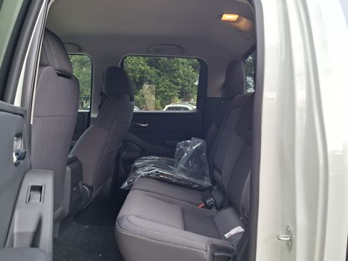 New 2026 Nissan Frontier SV w/ Tow Package AWD/4WD image 15