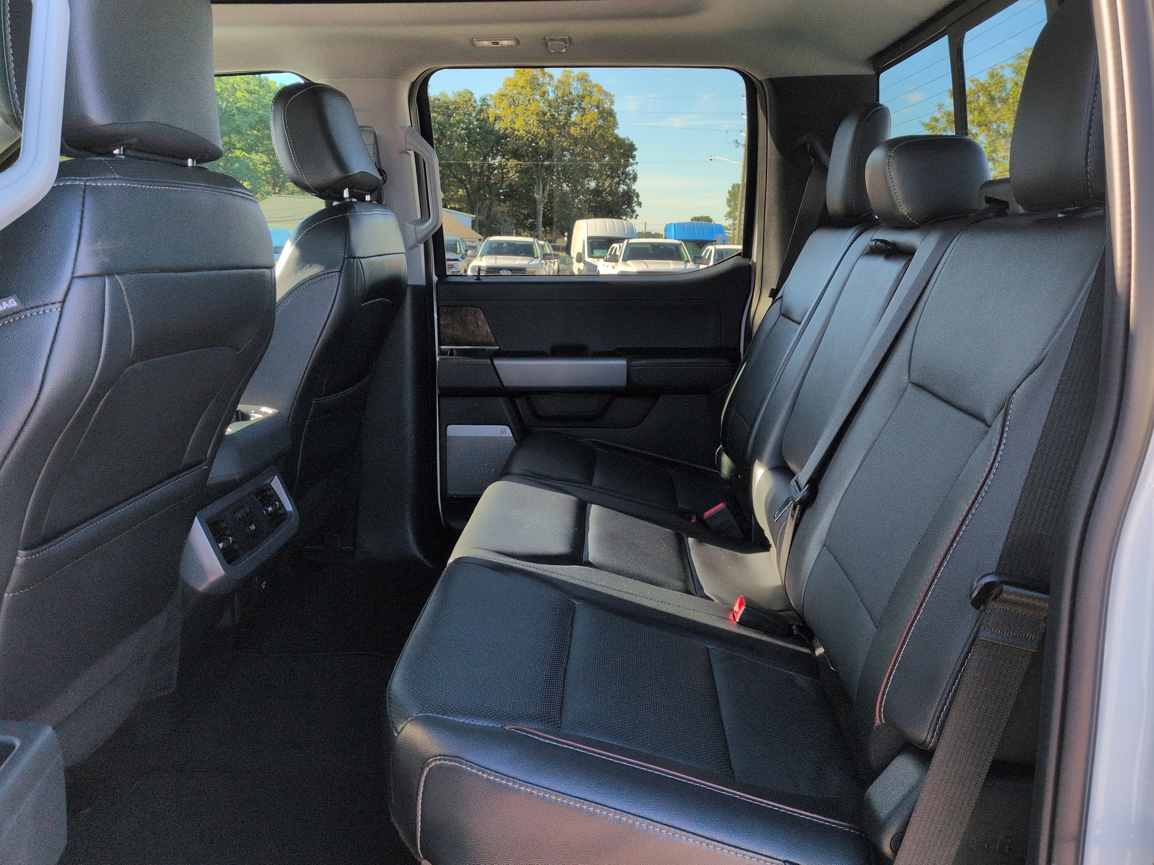 Certified 2024 Ford F250 Lariat w/ Lariat Ultimate Package AWD/4WD image 12