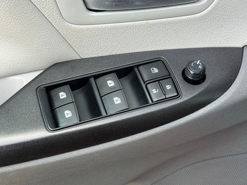 Used 2017 Toyota Sienna LE FWD image 11
