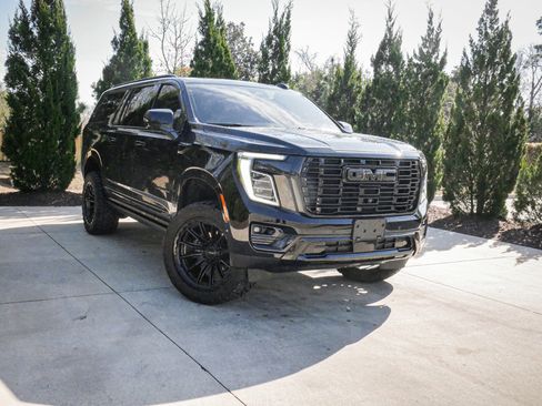 Used 2025 GMC Yukon XL Denali w/ Sun & Power Step Package image 2