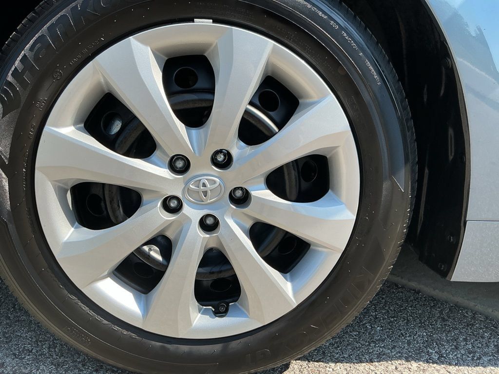 Used 2026 Toyota Corolla LE FWD image 4