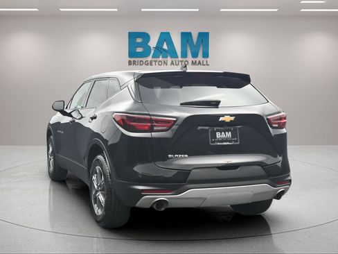Used 2025 Chevrolet Blazer LT FWD image 4