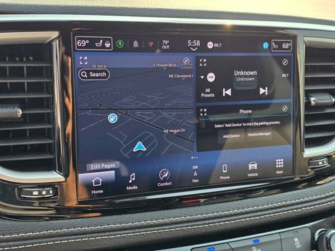 Used 2024 Chrysler Pacifica Limited FWD image 31