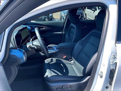 Used 2025 Chevrolet Equinox EV LT w/ Convenience Package FWD image 21