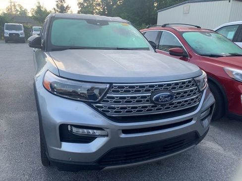 Used 2022 Ford Explorer Limited w/ Equipment Group 301A RWD image 3