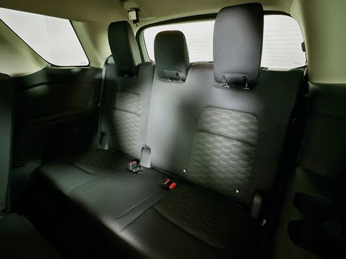Used 2025 Nissan Pathfinder SV FWD image 28