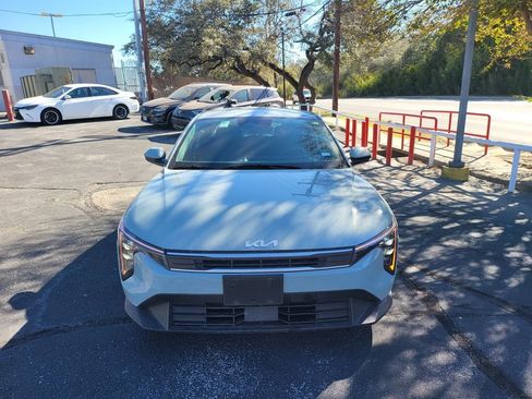 Used 2025 Kia K4 LXS image 2
