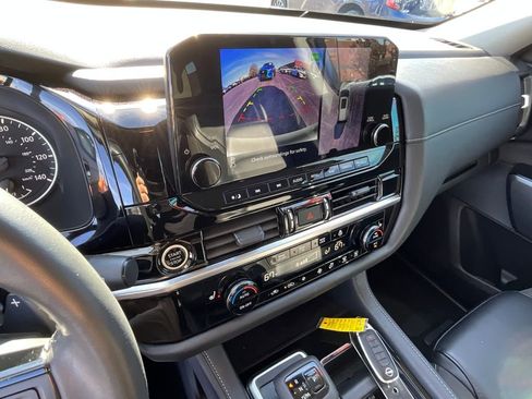 Certified 2024 Nissan Pathfinder SL w/ Lighting Package (N92) image 42