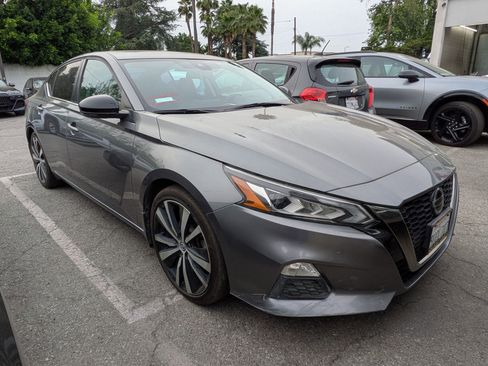 Used 2021 Nissan Altima 2.5 SR w/ SR Premium Package image 2