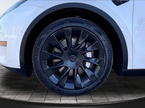 Used 2021 Tesla Model Y Long Range AWD/4WD image 8