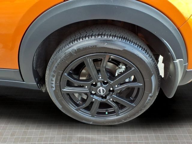 Used 2023 Nissan Kicks SR w/ SR Premium Package FWD image 14