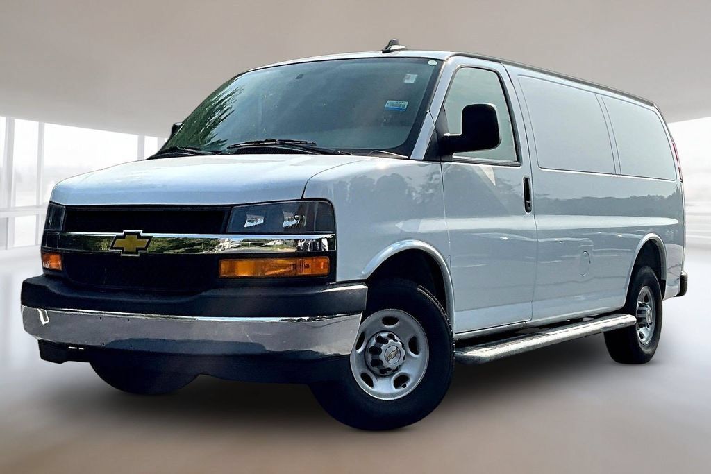 Used 2025 Chevrolet Express 2500 w/ Driver Convenience Package RWD image 3