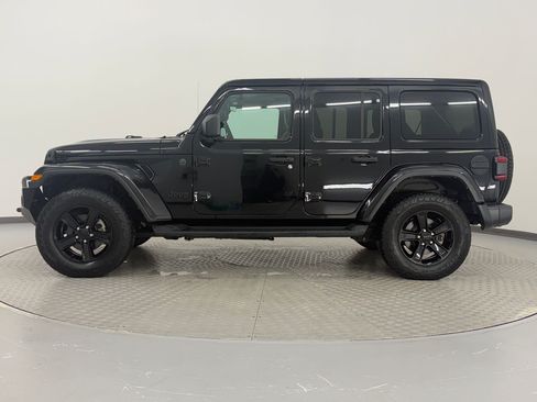 Used 2023 Jeep Wrangler Unlimited Sahara AWD/4WD image 2