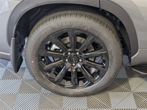 Used 2025 Toyota Highlander XLE FWD image 26
