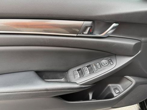 Used 2018 Honda Accord Sport image 14