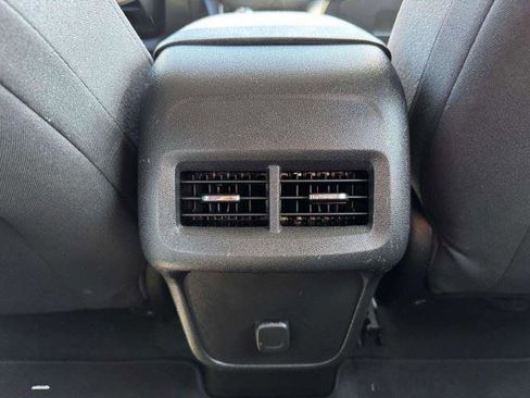 Used 2018 Chevrolet Equinox LT FWD image 39