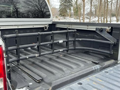 Used 2010 Nissan Frontier SE image 24