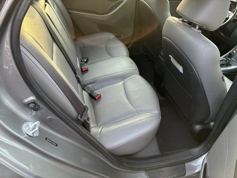 Used 2014 Hyundai Elantra Limited w/ Option Group 03 FWD image 19