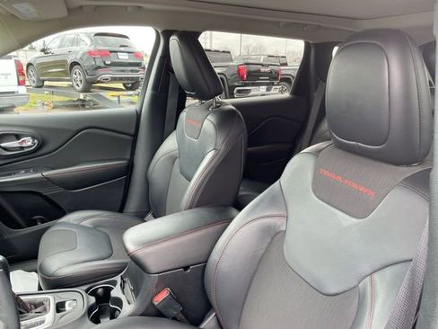 Used 2016 Jeep Cherokee Trailhawk w/ Comfort/Convenience Group image 11