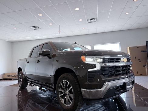 Used 2023 Chevrolet Silverado 1500 LT AWD/4WD image 9