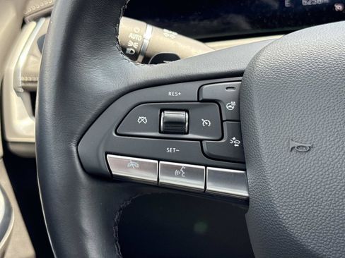 Used 2024 Cadillac XT4 Luxury w/ Cold Weather Package FWD image 28