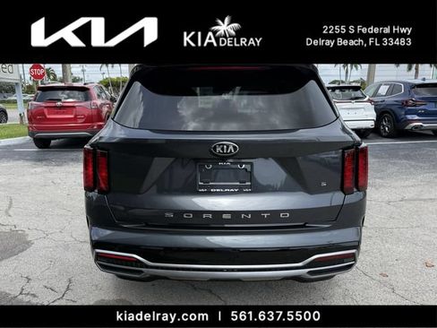 Certified 2021 Kia Sorento S w/ Panoramic Sunroof Package FWD image 4