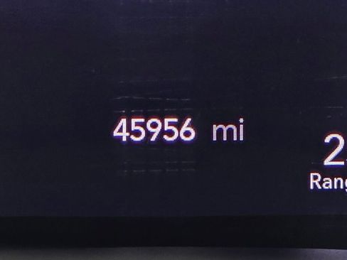 Used 2024 Chrysler Pacifica Touring-L image 29