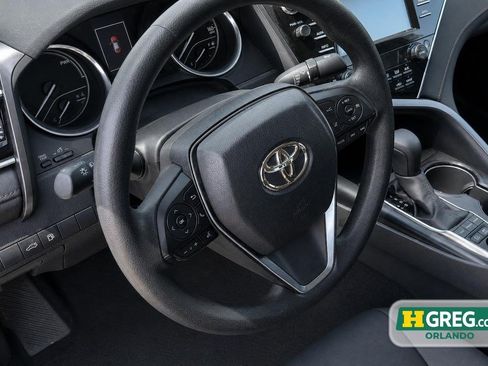 Used 2018 Toyota Camry LE FWD image 8