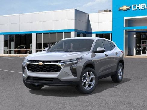 New 2026 Chevrolet Trax LS w/ LS Convenience Package FWD image 6