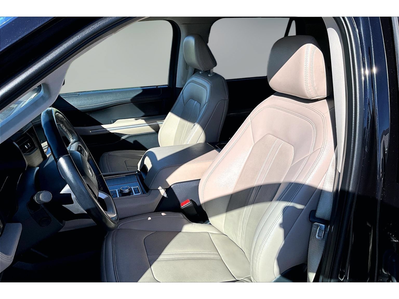 Used 2024 Ford Expedition Max Limited AWD/4WD image 18