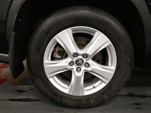 Used 2023 Toyota Highlander L image 31