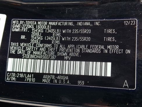 Used 2024 Toyota Highlander Platinum image 30